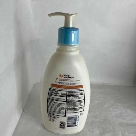 Aveeno Baby Daily Moisturizing Lotion Natural Oatmeal 12 fl oz - Picture 2 of 2